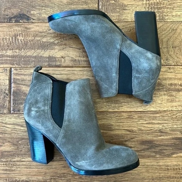 Marc Fisher Saint Chelsea Ankle Boots Block Heeled Booties Taupe Suede Size 7.5 - Picture 2 of 14